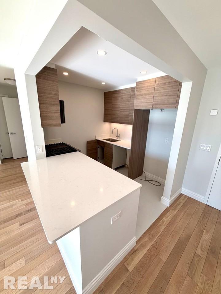 W 48th St #039F - Photo 2 of 11