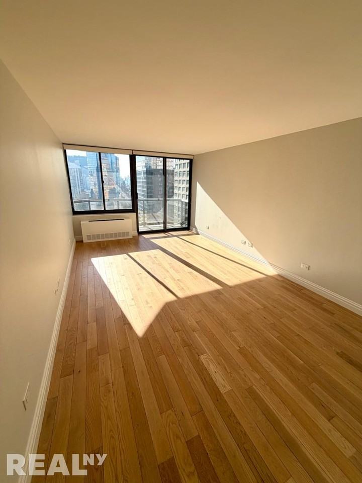 W 48th St #039F - Photo 3 of 11