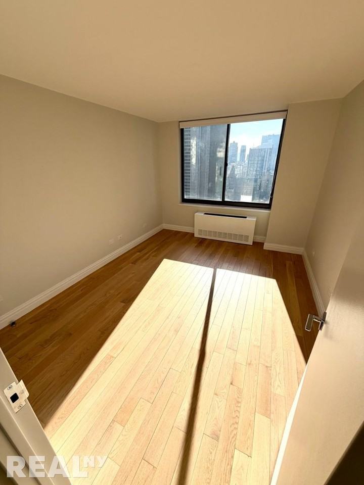 W 48th St #039F - Photo 5 of 11