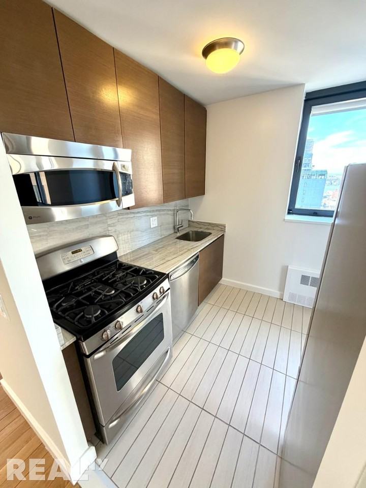 W 48th St #034J - Photo 2 of 12