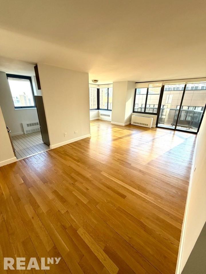 W 48th St #034J - Photo 3 of 12