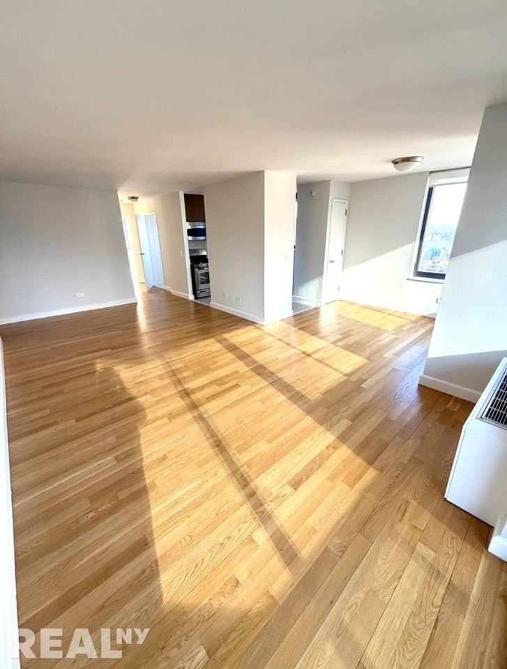 W 48th St #034J - Photo 4 of 12