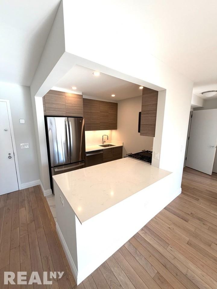 W 48th St #031E - Photo 2 of 11