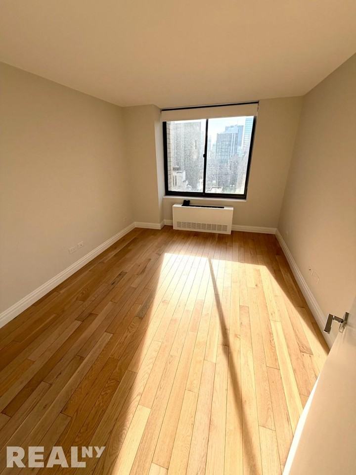 W 48th St #031E - Photo 4 of 11