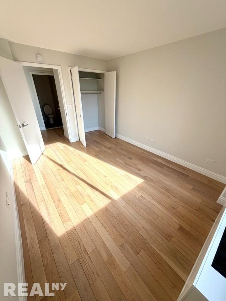 W 48th St #031E - Photo 5 of 11