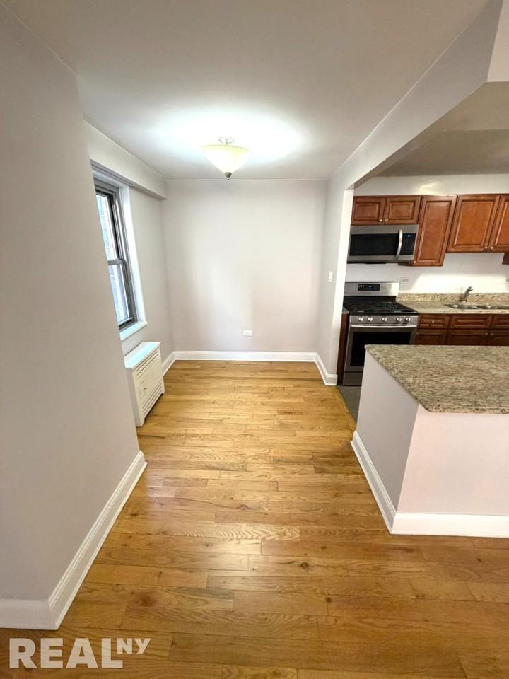 W 97th St #3G - Photo 3 of 10