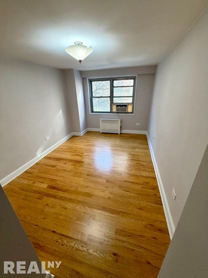 W 97th St #3G - Photo 7 of 10