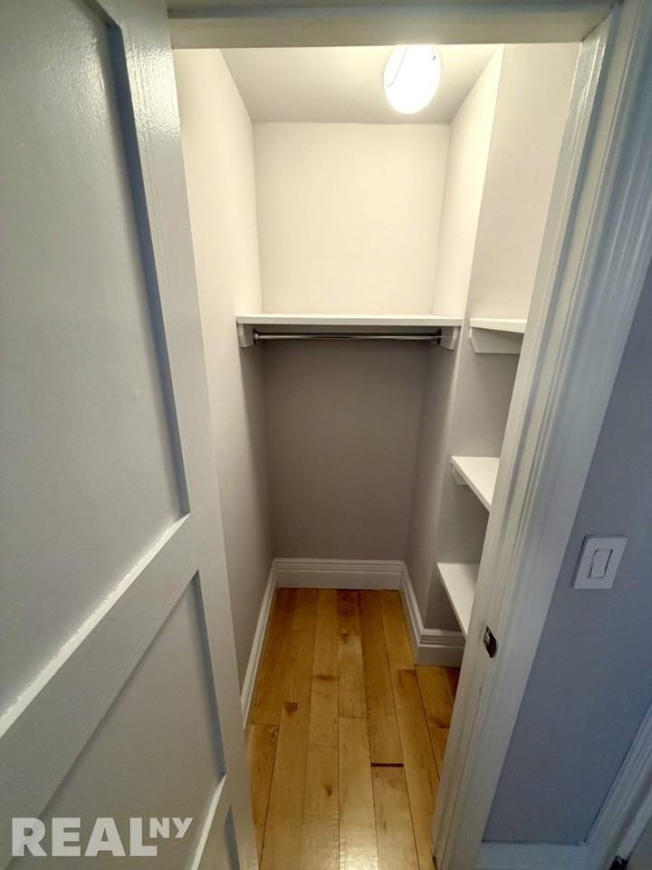 W 97th St #5H - Photo 6 of 9