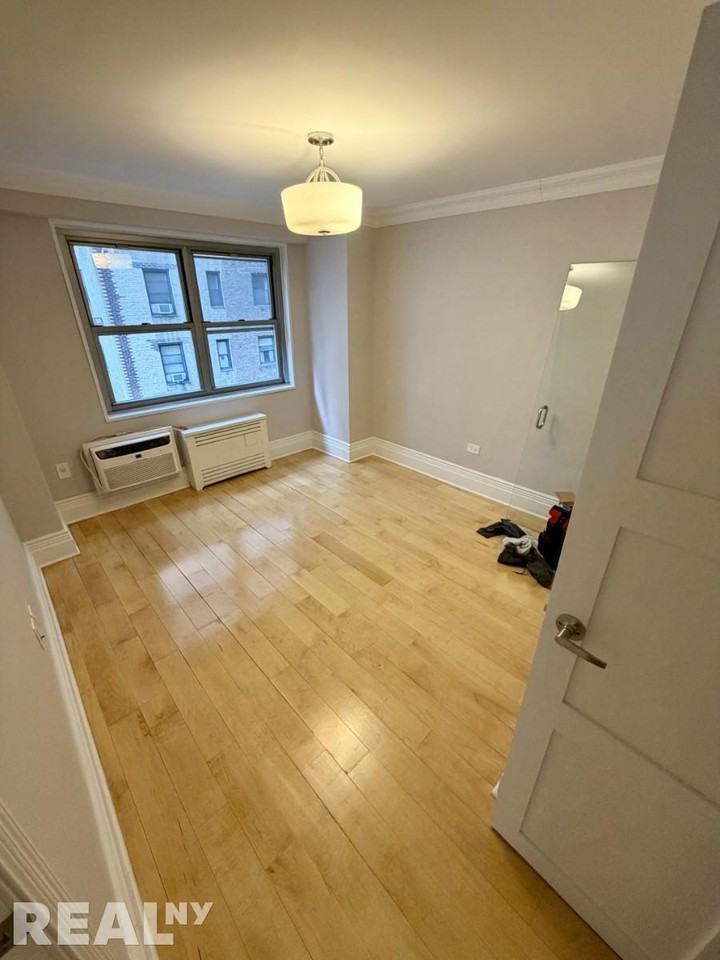 W 97th St #5H - Photo 7 of 9