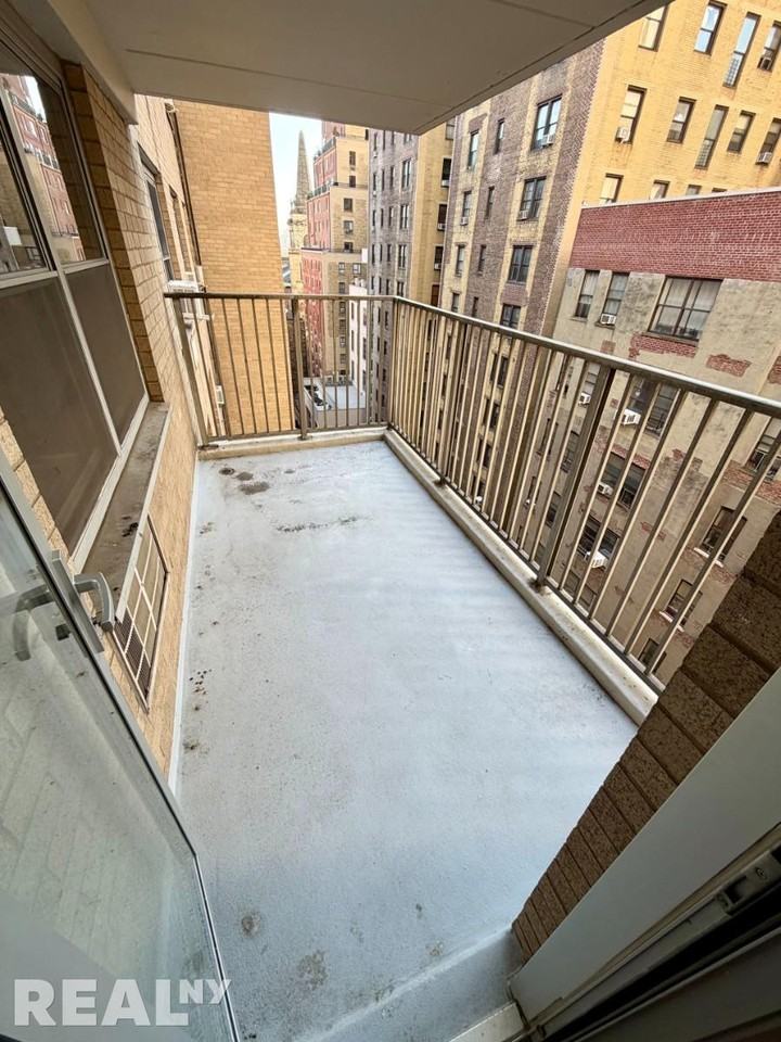 W 97th St #11U - Photo 5 of 9