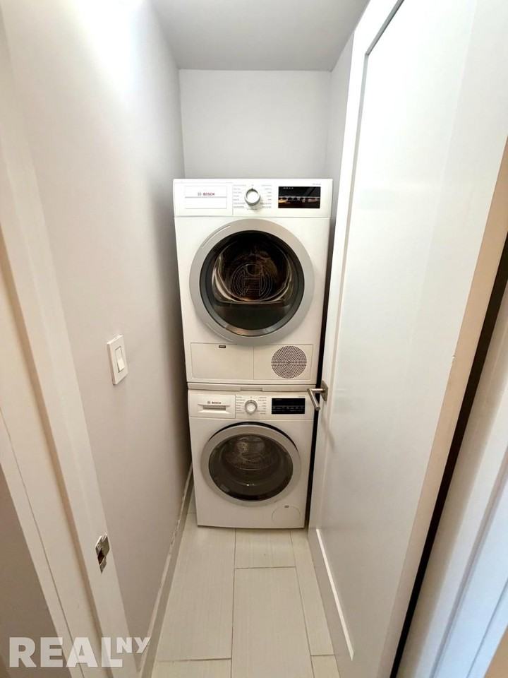 W 97th St #11U - Photo 7 of 9