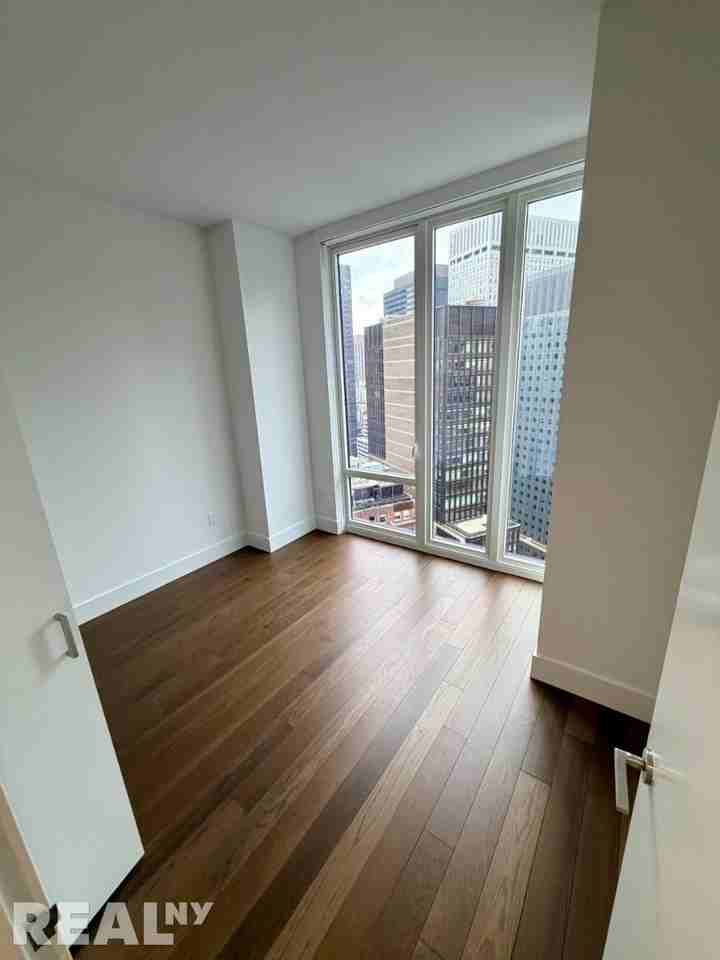 E 44th St #31N - Photo 2 of 6