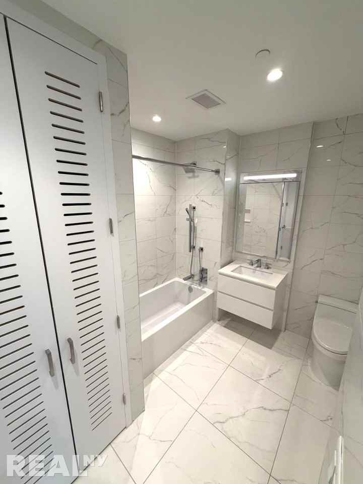 E 44th St #31N - Photo 3 of 6