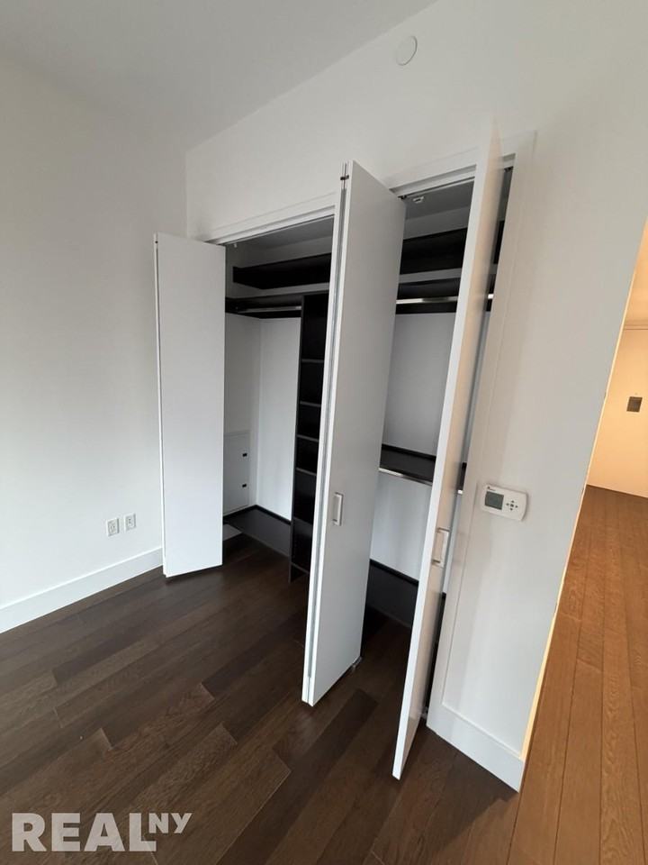 E 44th St #11D - Photo 2 of 5