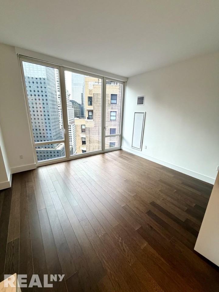 E 44th St #11D - Photo 3 of 5