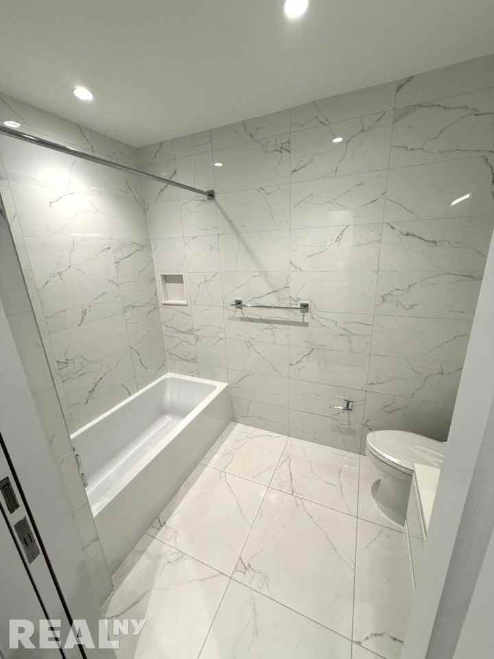 E 44th St #11D - Photo 4 of 5