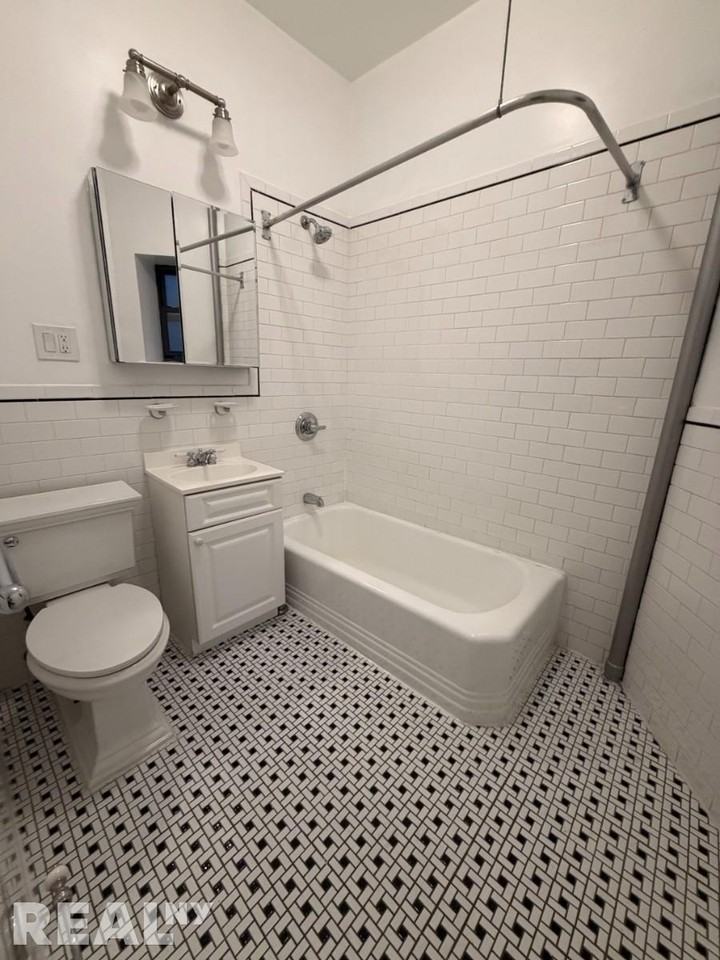 Grand St #2B - Photo 5 of 5