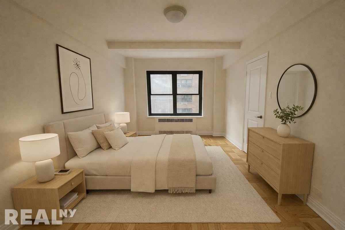 E 56th St #7G - Photo 2 of 5