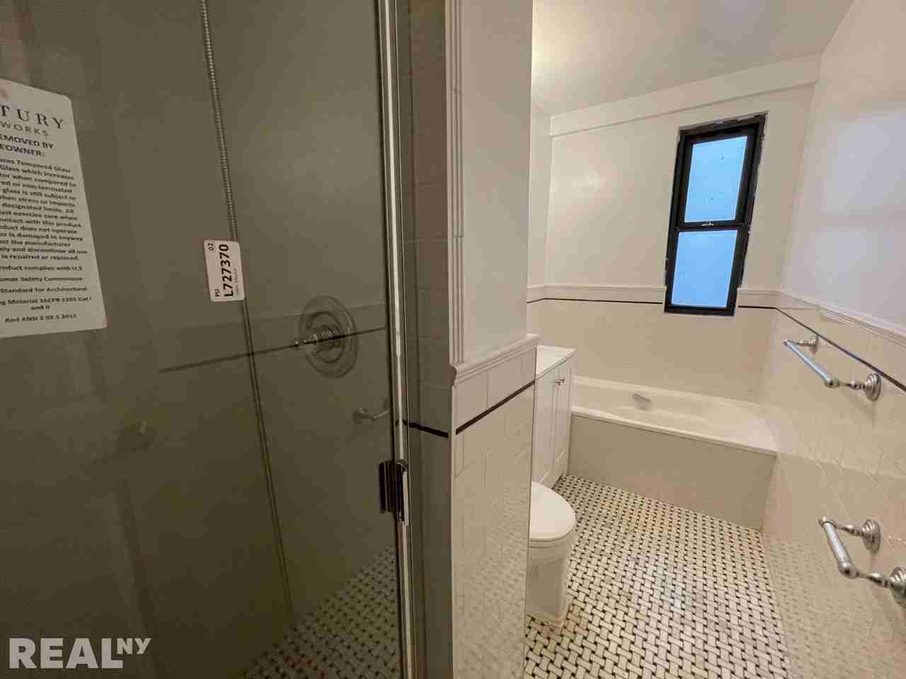 E 56th St #10G - Photo 5 of 8