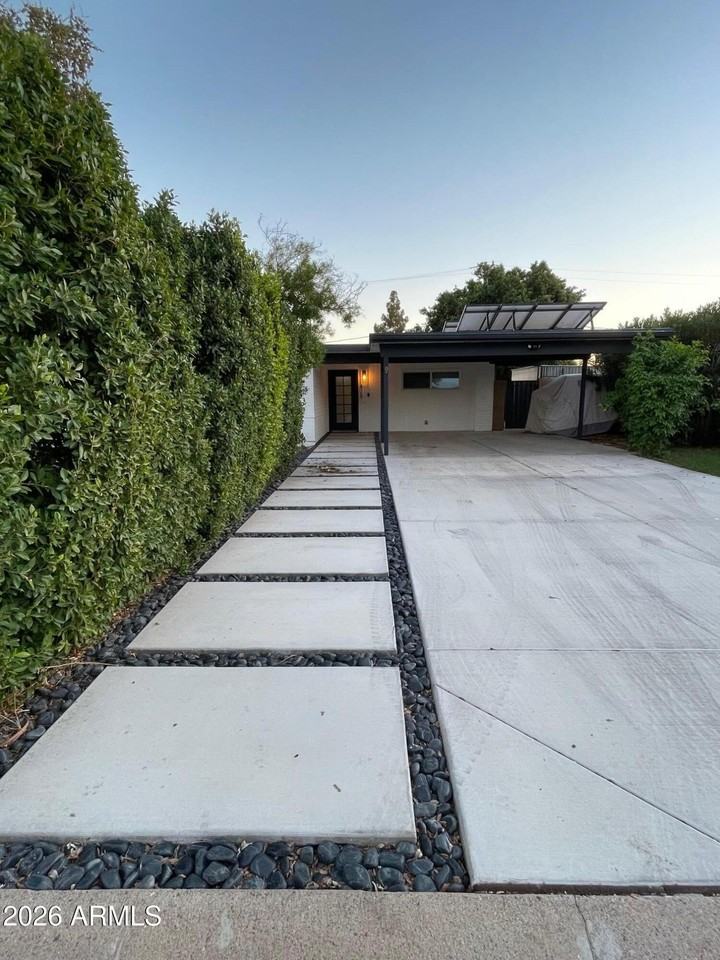 429 W Flower St - Photo 3 of 13