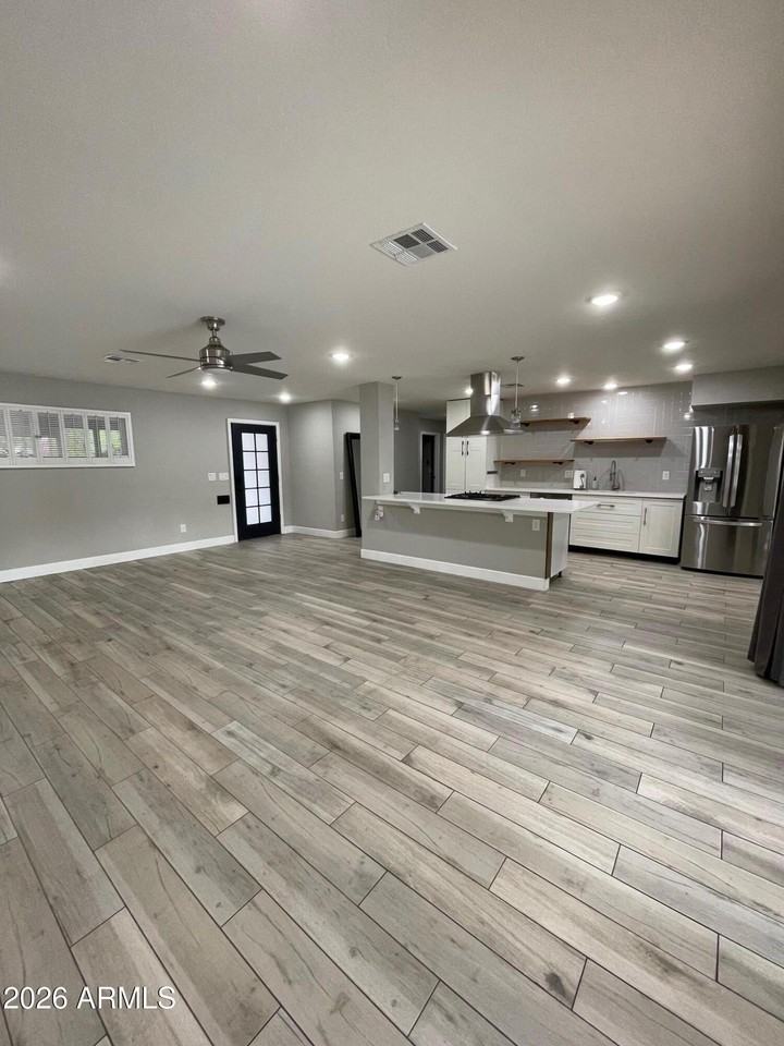 429 W Flower St - Photo 4 of 13