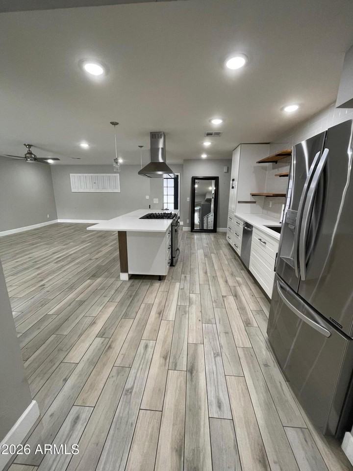 429 W Flower St - Photo 5 of 13