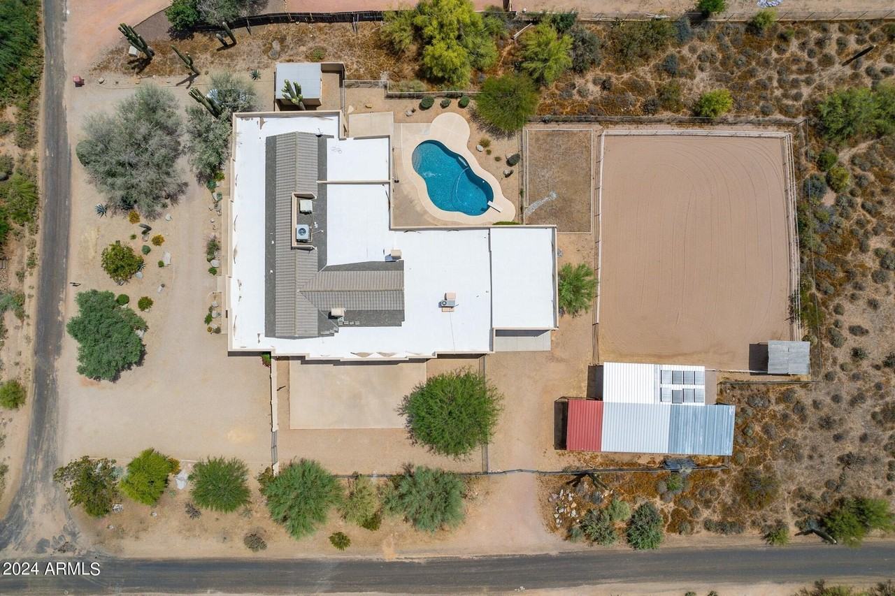 26960 N 61st St - Photo 5 of 40