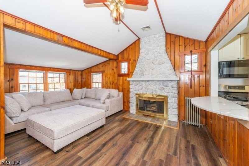 53 Laurel Dr - Photo 5 of 35