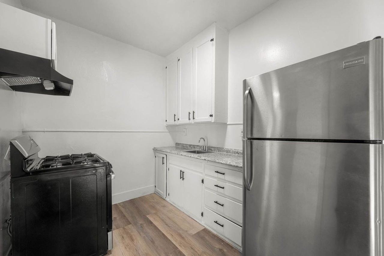 1812 W 5th Street - Photo 3 of 13