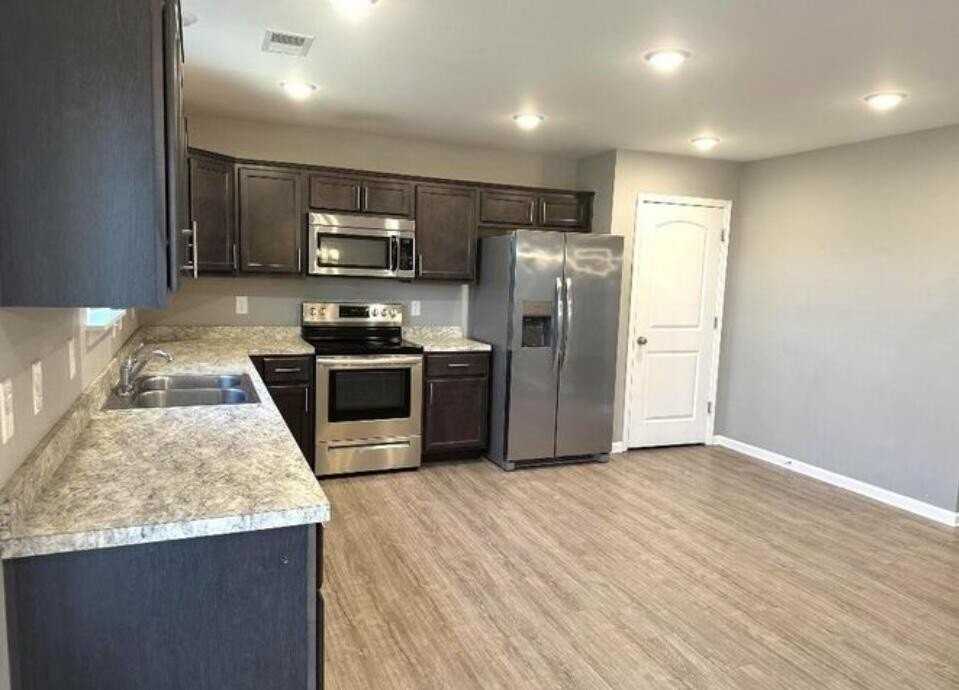 2601 Hailey Rose Way - Photo 5 of 16