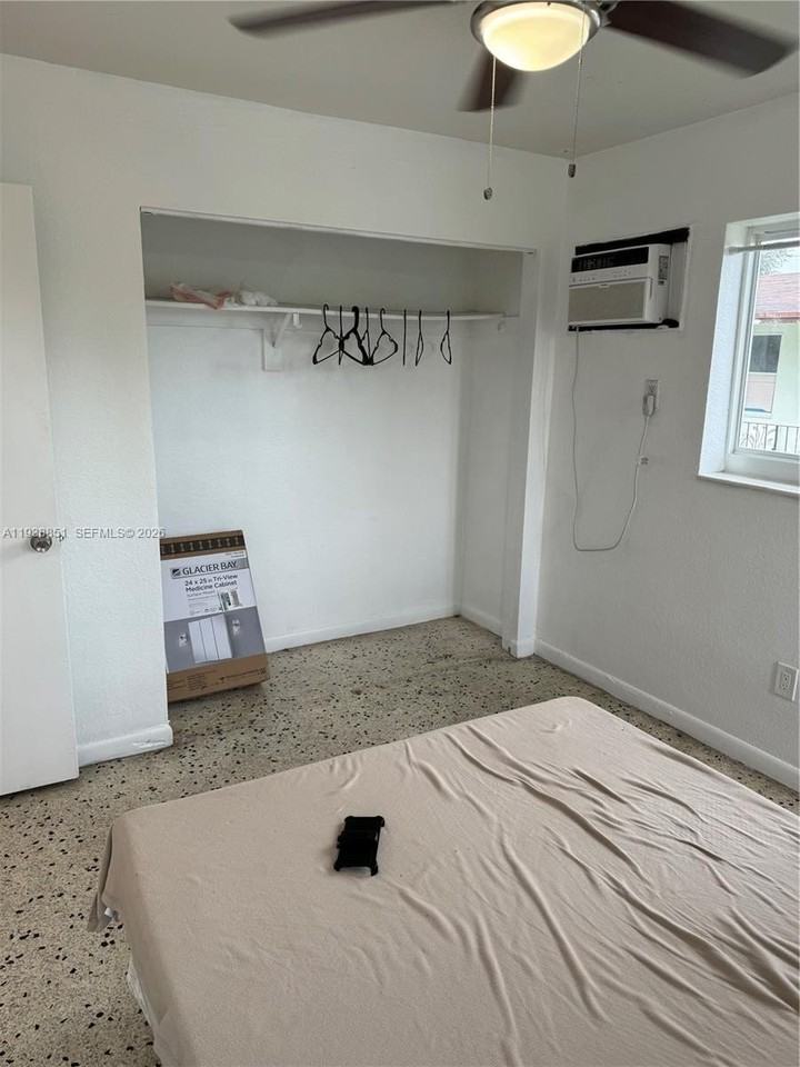 1861 Nw 19th St #4 - Photo 4 of 16