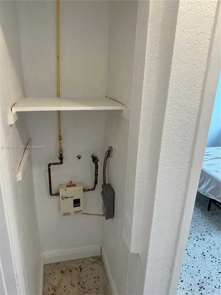 1861 Nw 19th St #4 - Photo 6 of 16