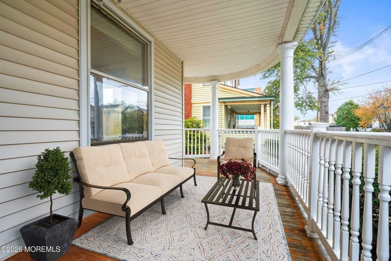 50 Peters Pl - Photo 3 of 34