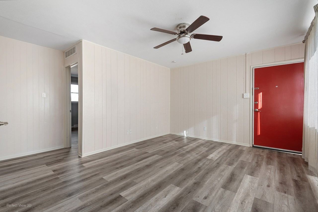 1703 Pinewood Ln Unit 1705 #1705 - Photo 2 of 14