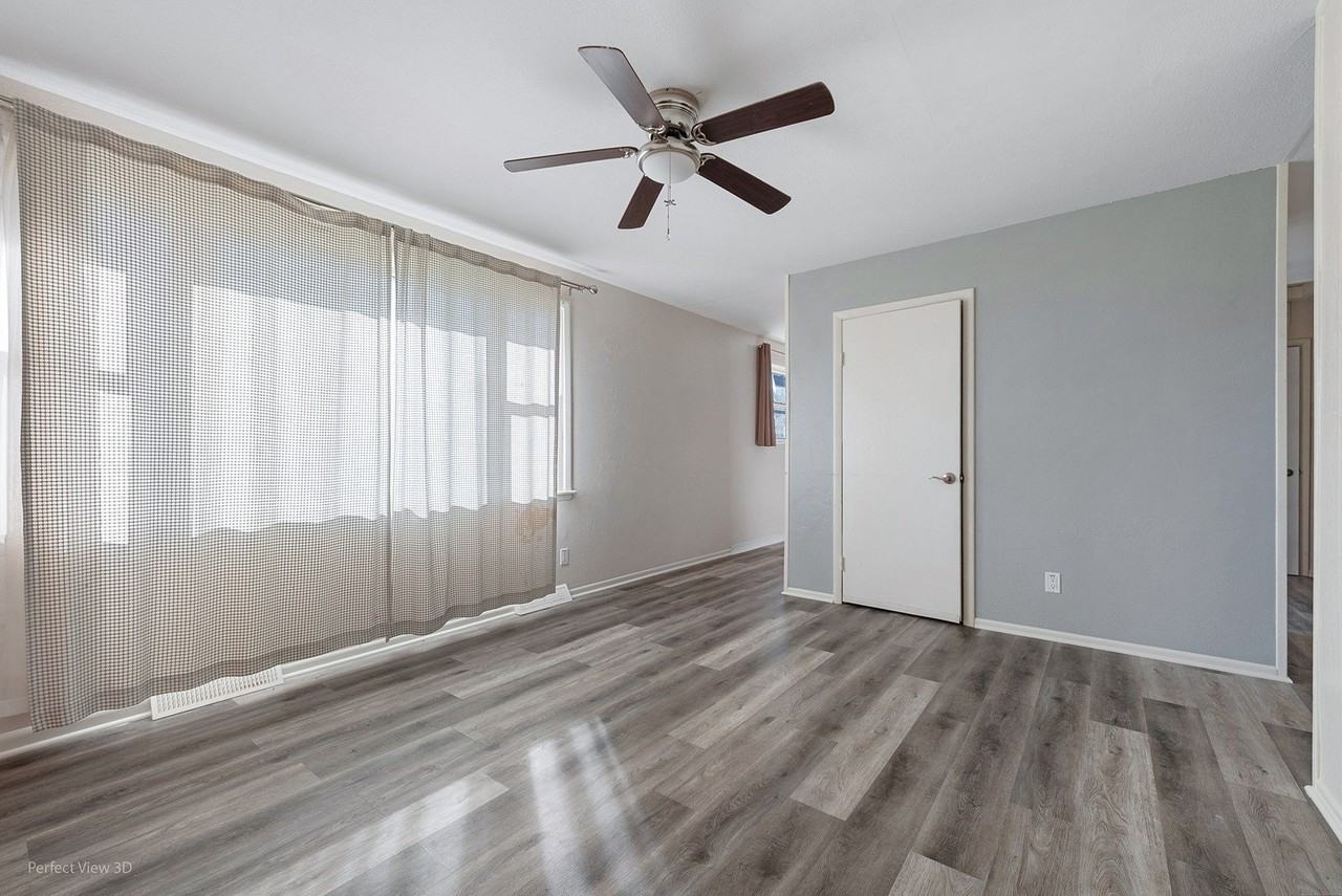 1703 Pinewood Ln Unit 1705 #1705 - Photo 3 of 14