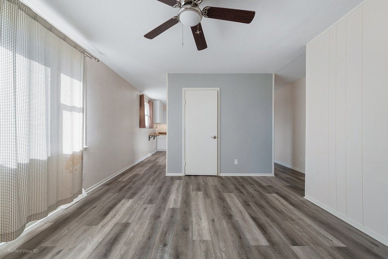 1703 Pinewood Ln Unit 1705 #1705 - Photo 4 of 14