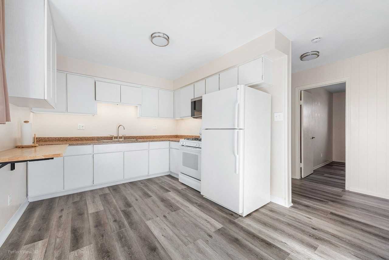 1703 Pinewood Ln Unit 1705 #1705 - Photo 5 of 14