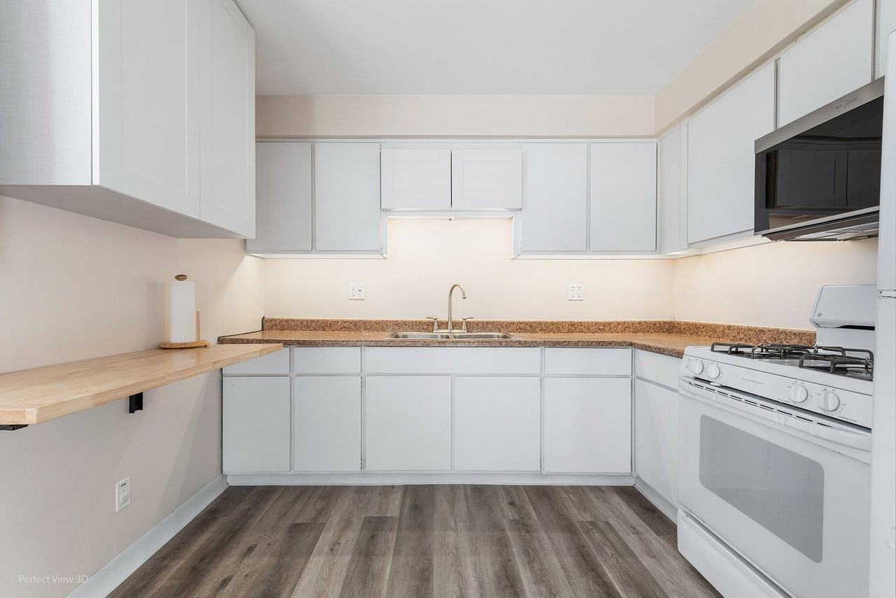 1703 Pinewood Ln Unit 1705 #1705 - Photo 6 of 14