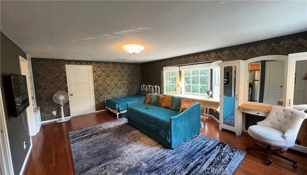 2020 N Las Palmas Ave - Photo 5 of 16