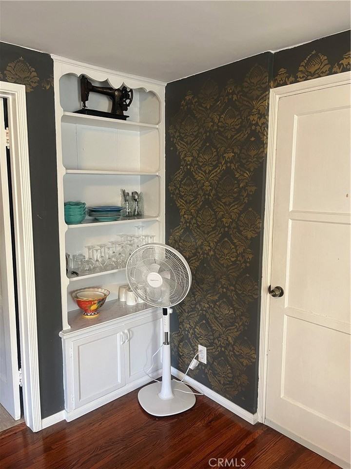 2020 N Las Palmas Ave - Photo 7 of 16