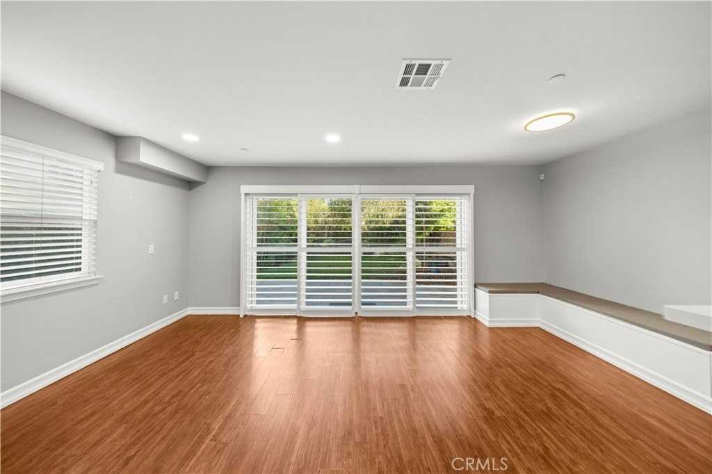 78 N Sierra Bonita Ave #2 - Photo 5 of 24