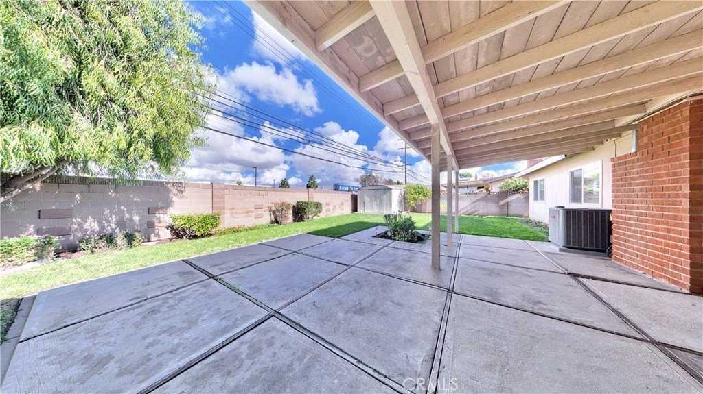 6731 Killarney Ave - Photo 2 of 34