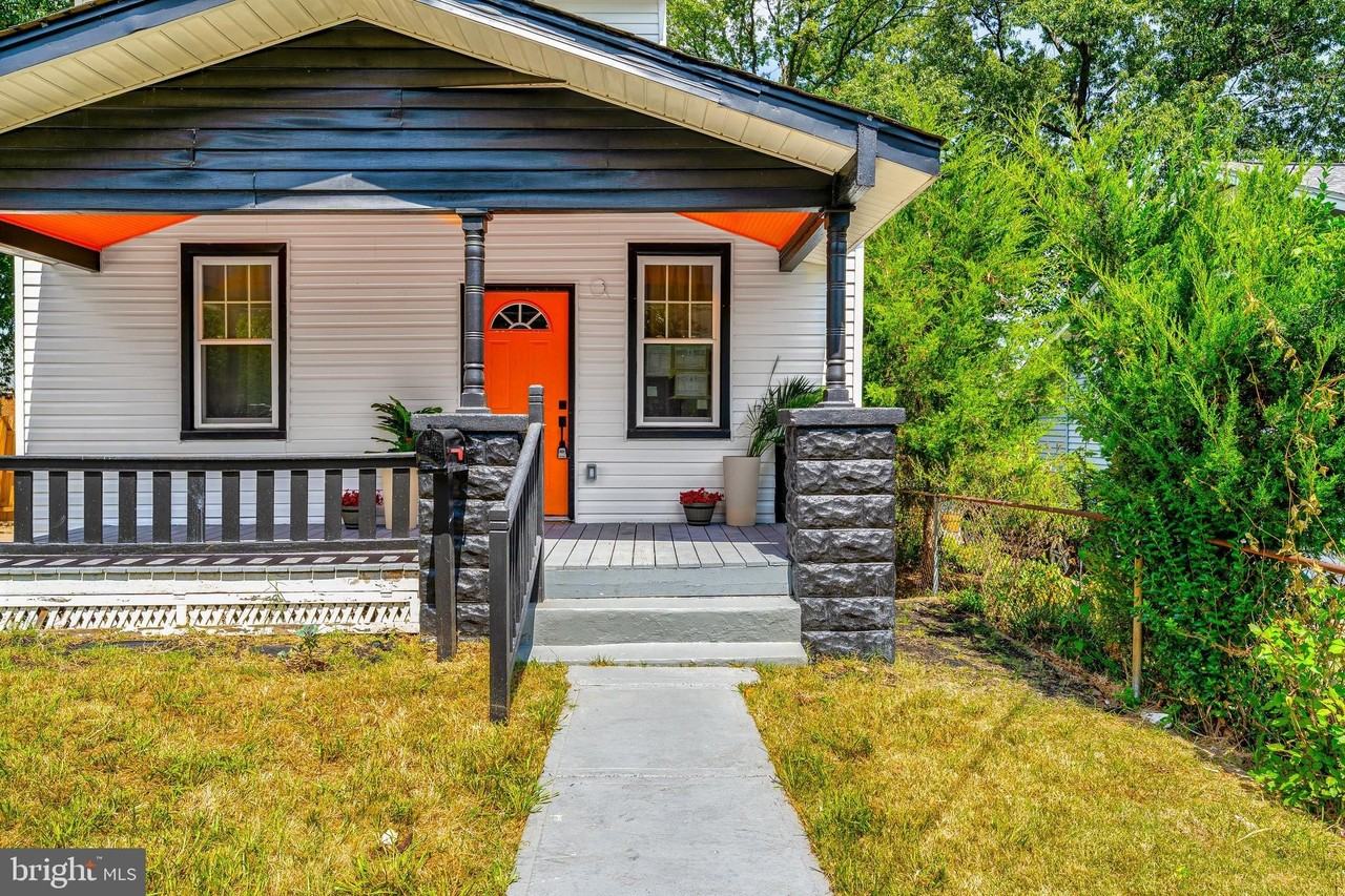 2800 Upshur St - Photo 5 of 50