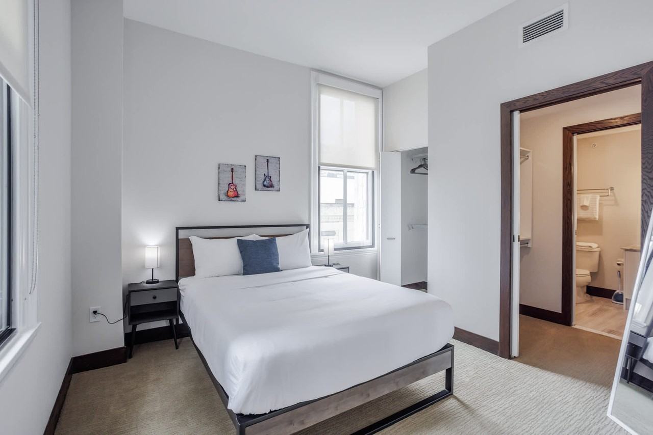 1 W 4th St #1223671P - Photo 3 of 14