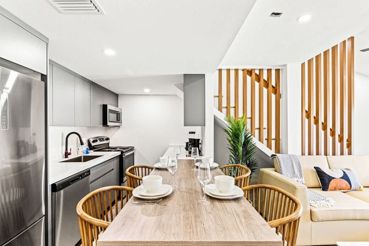 8115 Thomas Drive - Photo 4 of 21