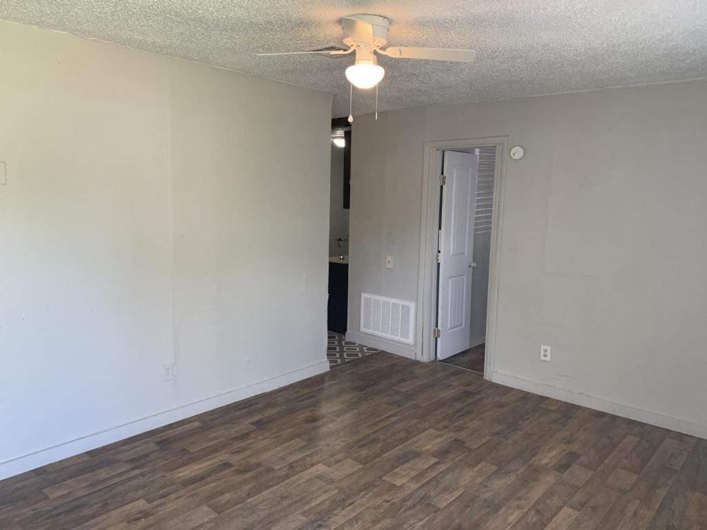 1610 Se 62nd St - Photo 2 of 16