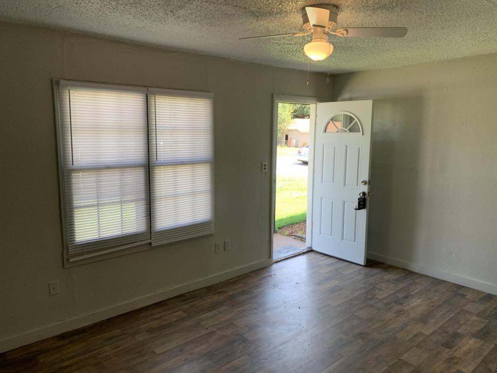 1610 Se 62nd St - Photo 3 of 16