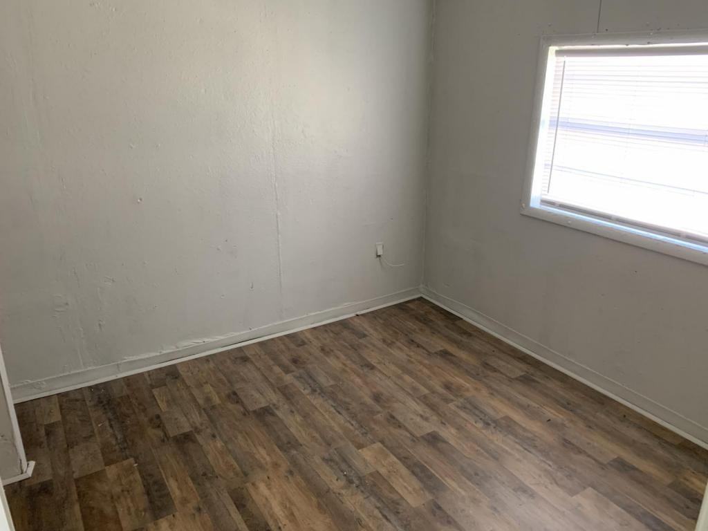 1610 Se 62nd St - Photo 4 of 16