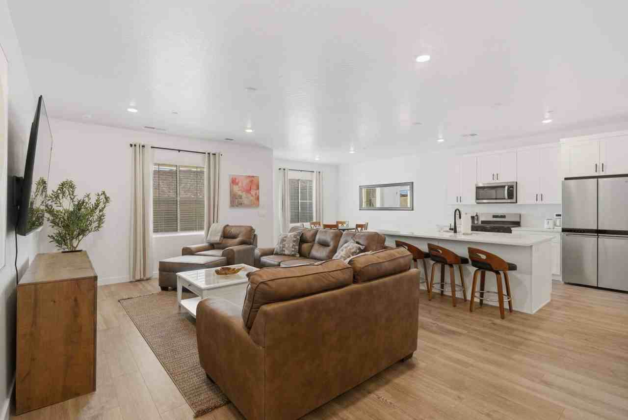 1705 S Ripple Rock Dr #1373716P - Photo 3 of 50