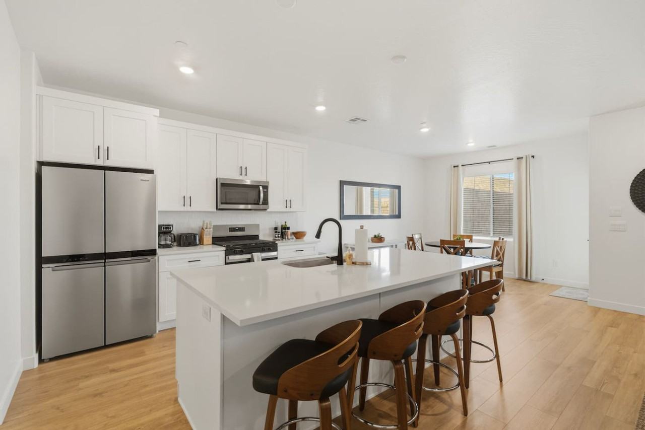 1702 S Ripple Rock Dr #1373715P - Photo 3 of 50